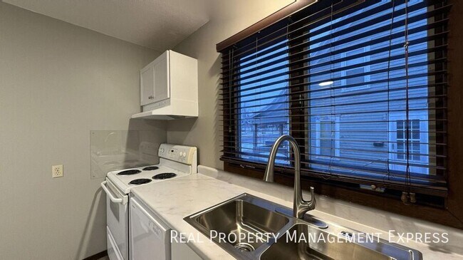 property at 1011 S 2nd Ave