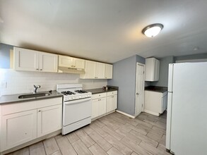 94 W 17th St, Unit 2 in Bayonne, NJ - Building Photo - Building Photo