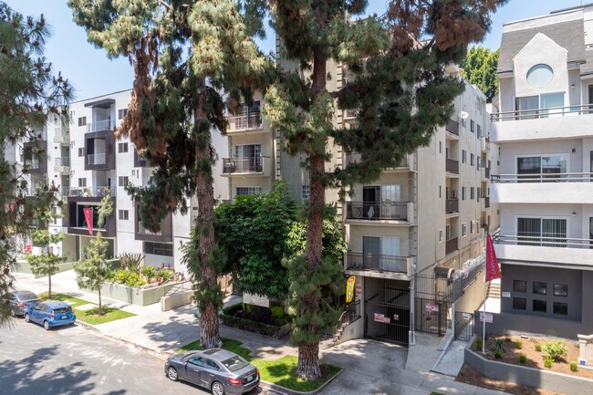 Lanewood Court Apartments in Los Angeles, CA - Building Photo - Building Photo