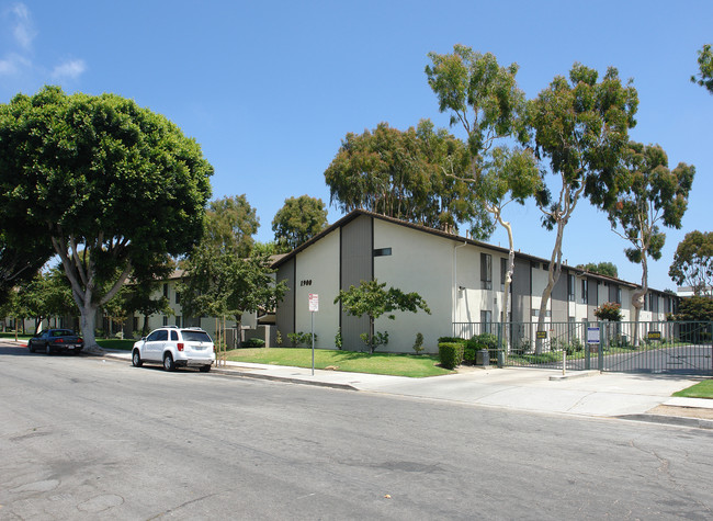 Cedar Glen Apartments in Oxnard, CA - Building Photo - Building Photo