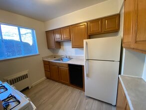 Westover Court Apartments in Arlington, VA - Building Photo - Building Photo