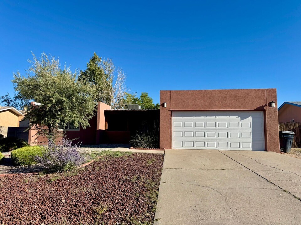 8505 Ironside Ave NE in Albuquerque, NM - Building Photo