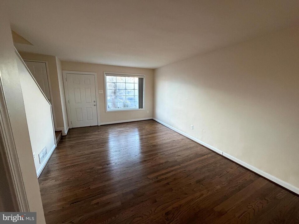 3765 Mark Dr in Alexandria, VA - Building Photo