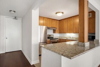 30 E Huron St in Chicago, IL - Building Photo - Building Photo