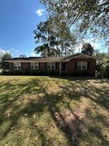 102 Cornelia Dr in Americus, GA - Building Photo