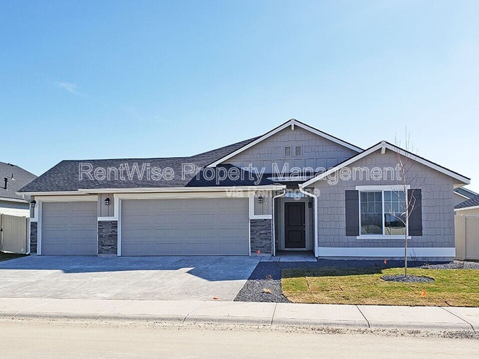 4985 W Twisted Creek St in Meridian, ID - Foto de edificio