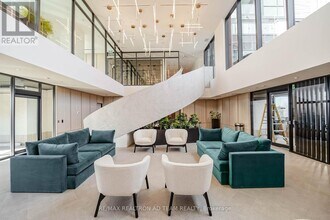 3079 Trafalgar Rd in Oakville, ON - Building Photo - Building Photo