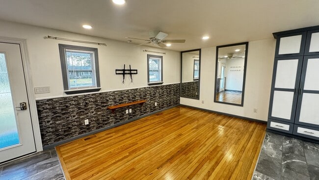 1021 Shirley Dr in Jacksonville, NC - Building Photo - Building Photo