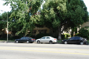 4908 Hazeltine Ave Apartments