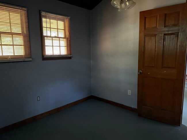 74 Live Oak St in Alvarado, TX - Foto de edificio - Building Photo