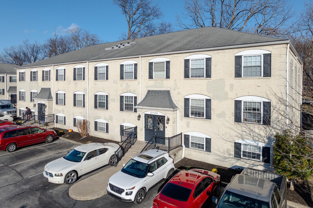 Evergreen Point Condominiums in Louisville, KY - Building Photo