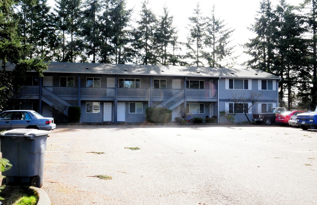 424 161st St S in Spanaway, WA - Foto de edificio