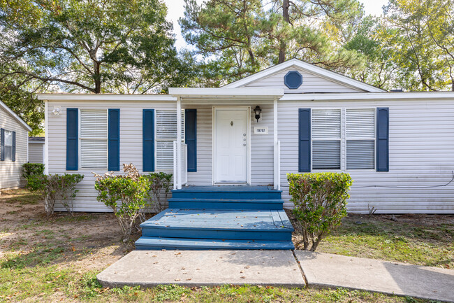 Grand Oaks MHC in Magnolia, TX - Building Photo - Building Photo