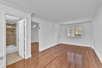 2299 NW 77th Way, Unit 102 in Pembroke Pines, FL - Building Photo - Building Photo