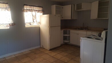 724 Berkshire Rd in Daytona Beach, FL - Building Photo - Building Photo