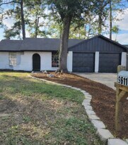 9611 Jaywood St in Houston, TX - Building Photo