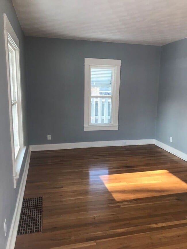 2318 E High St in Davenport, IA - Building Photo - Building Photo