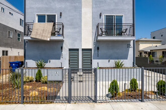 5736 Case Ave in North Hollywood, CA - Foto de edificio - Building Photo