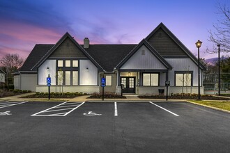 Fieldstone Trace in Westerville, OH - Foto de edificio - Building Photo