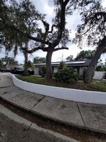 8320 Woodlake Pl in Tampa, FL - Building Photo