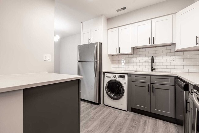 Grand Park Apartments in Forest Park, IL - Foto de edificio - Building Photo