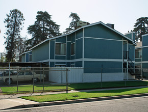 737 S Adler Ave in Fresno, CA - Building Photo - Building Photo