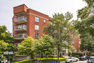 1085-1095 Pratt Av in Outremont, QC - Building Photo - Building Photo