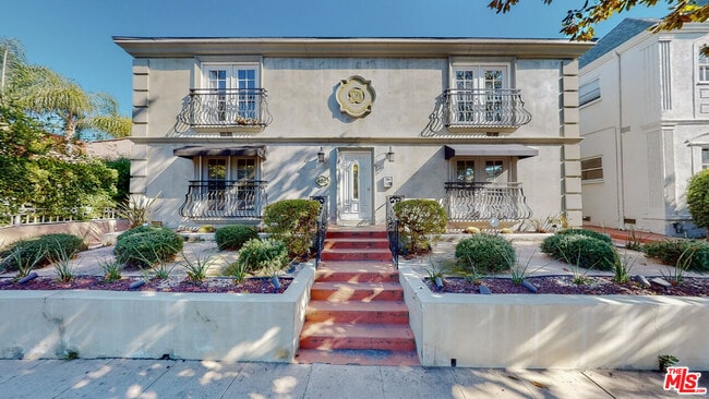 property at 432 S Doheny Dr
