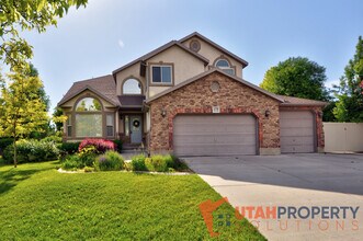 11758 Chalk Creek Way in South Jordan, UT - Building Photo - Building Photo