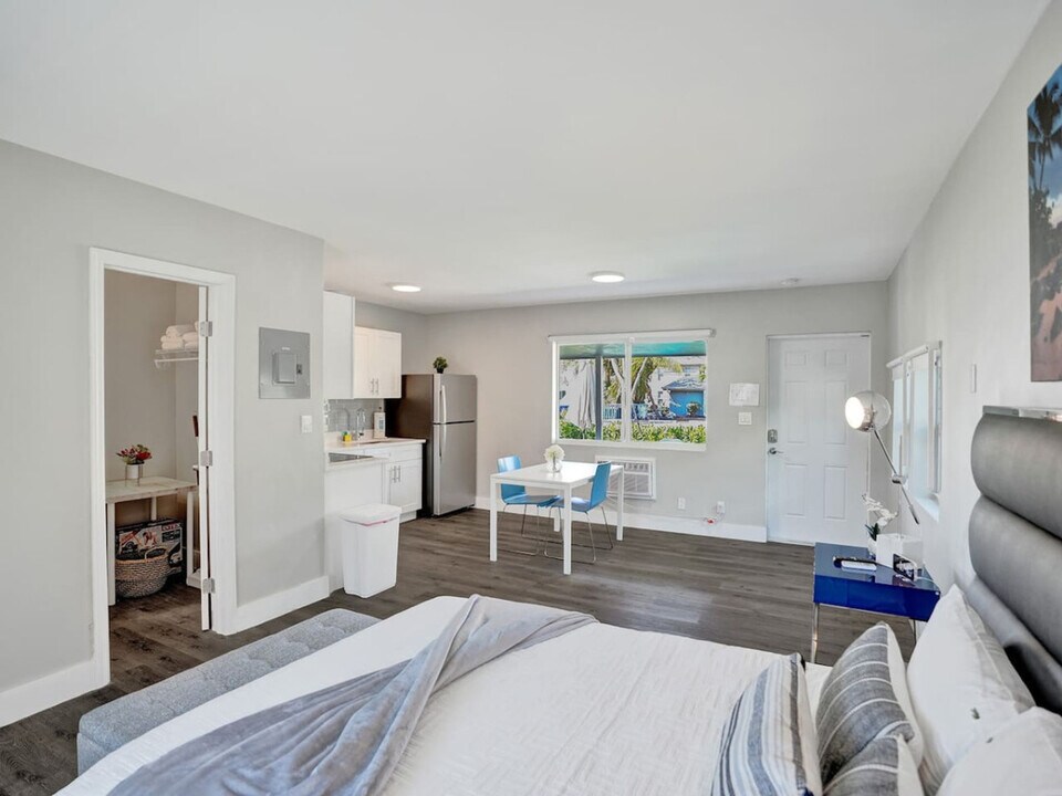 3204 NE 9th St in Pompano Beach, FL - Building Photo
