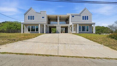 893 E Mather St in New Braunfels, TX - Building Photo - Building Photo