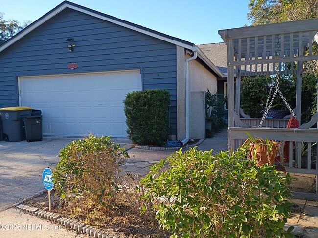 property at 5561 Mariners Cove Dr