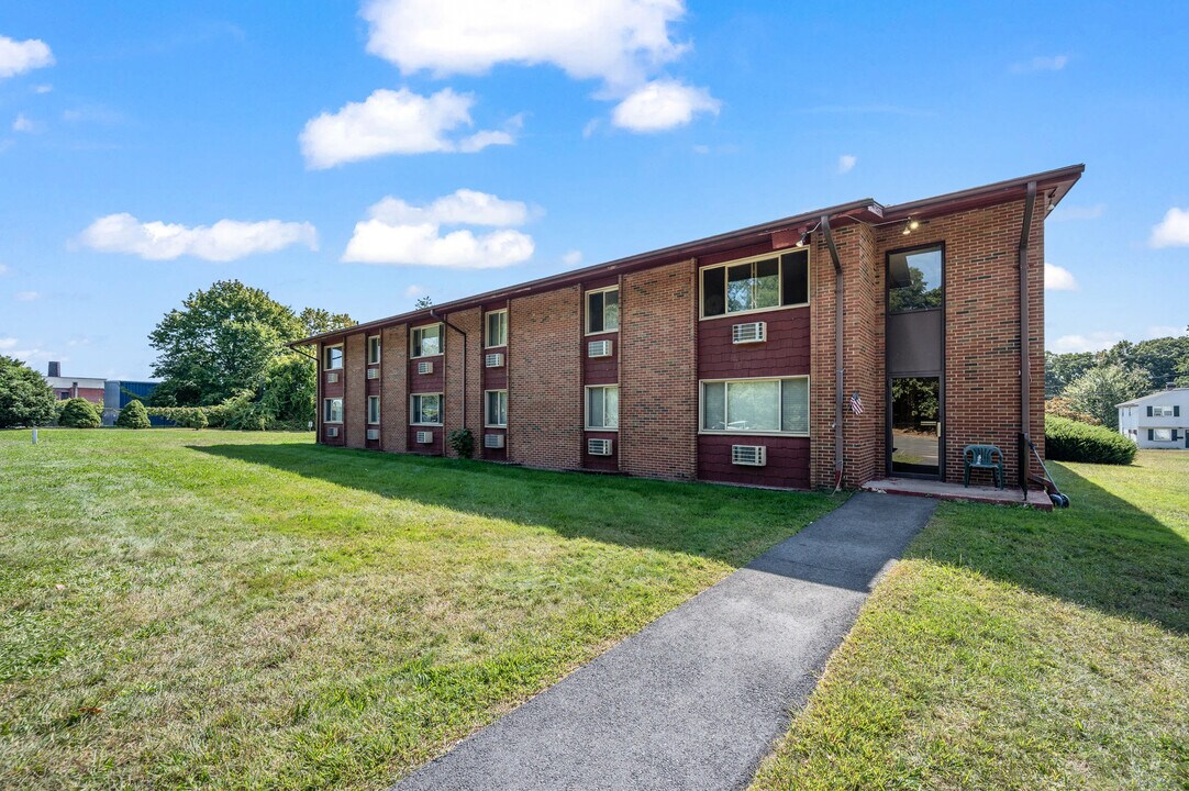 Pembrooke Court Apartments in Manchester, CT - Foto de edificio