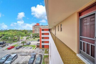 1700 NE 191st St in Miami, FL - Building Photo - Building Photo
