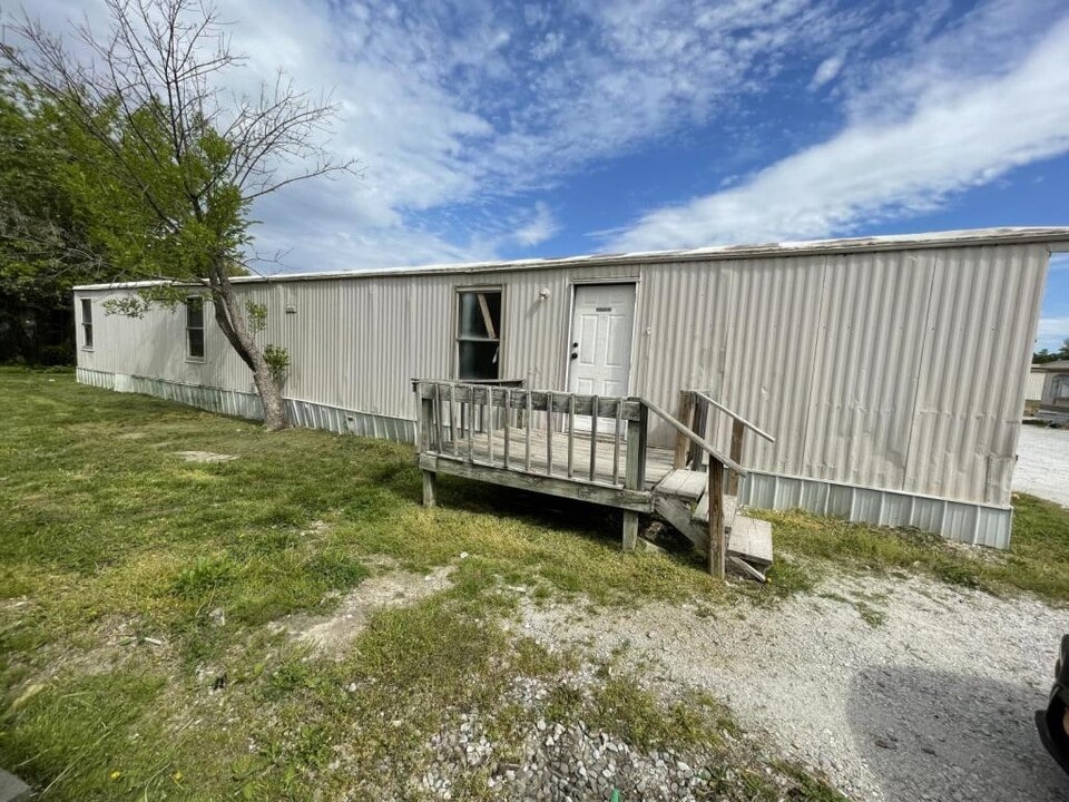 842 N Quail Valley Loop in Joplin, MO - Building Photo