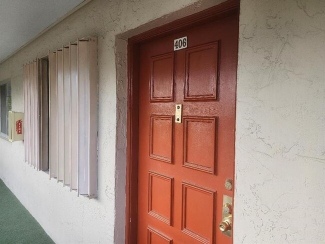 3591 Inverrary Dr in Lauderhill, FL - Building Photo - Building Photo