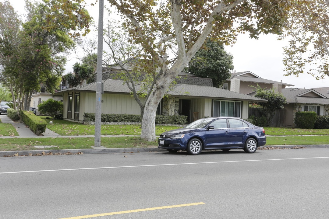 17316 San Mateo St in Fountain Valley, CA - Foto de edificio