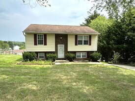 317 Luther Dr in Westminster, MD - Building Photo