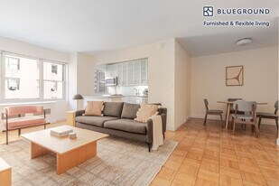 30 Park Ave in New York, NY - Building Photo