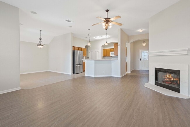 521 Manchester Ln in Austin, TX - Building Photo - Building Photo