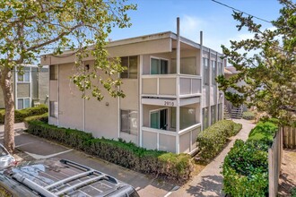 2910 Revere Ave in Oakland, CA - Building Photo - Building Photo