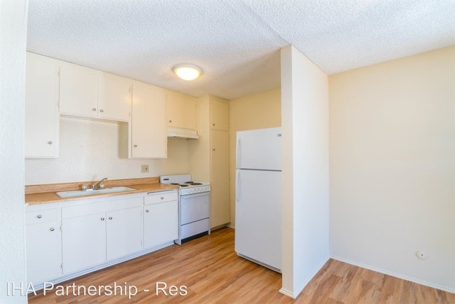 Imperial Palms Apartments