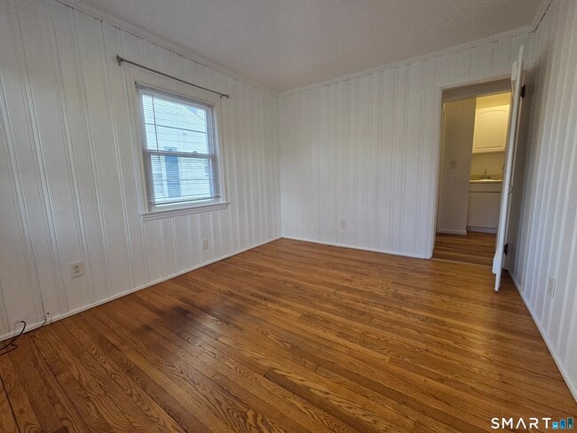 13 Rock Spring Rd in Stamford, CT - Building Photo - Building Photo