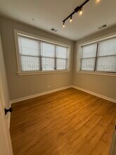 2215 W Eastwood Ave, Unit 2201-4628-G in Chicago, IL - Foto de edificio - Building Photo