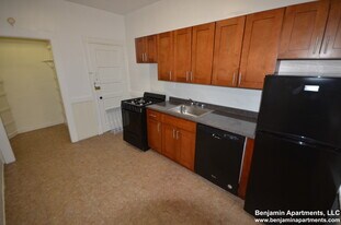 11 Mt Hood Rd, Unit 1 in Boston, MA - Building Photo
