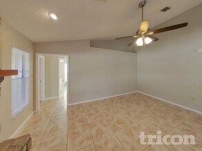 14638 Coronado Dr in Spring Hill, FL - Foto de edificio - Building Photo