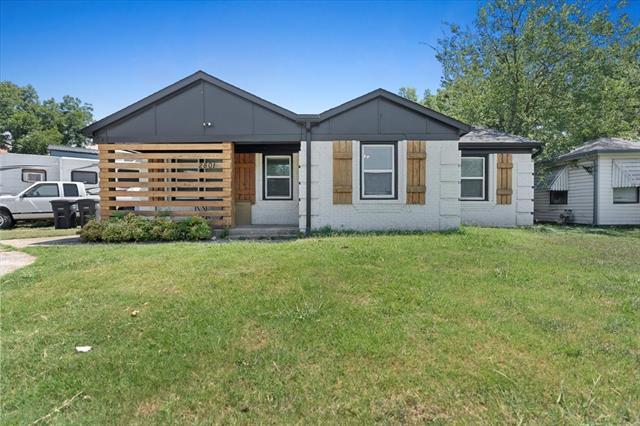 2801 S Hills Ave in Fort Worth, TX - Building Photo