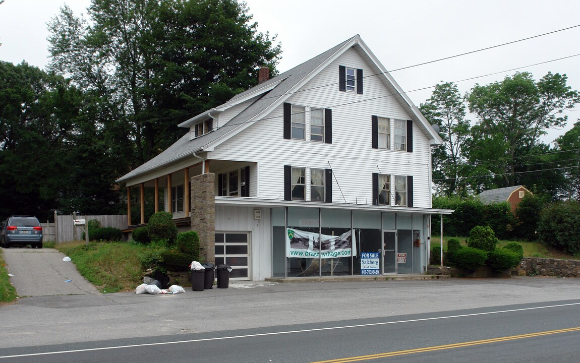 662 Great Rd in North Smithfield, RI - Building Photo