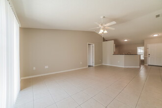 4712 Newbourne Way in Valrico, FL - Building Photo - Building Photo