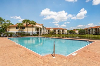 Tuscan Isle Apartments in Naples, FL - Foto de edificio - Building Photo